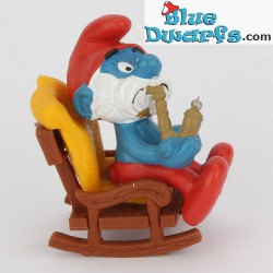 40228: Grote Smurf in schommelstoel *MINT IN BOX/ NEW STYLE*