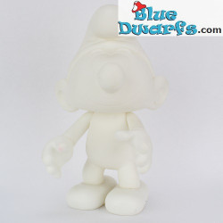 Plastic puffo mobile *Unicef* ( +/- 30 cm)
