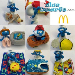 Beweegbare smurf - Smurf met pluche dobbelsteen en kleedje - Mc Donalds Happy Meal- 2002 - 10 cm