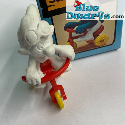 40203: Pitufo con triciclo  - SUPER SCHLUMPF SMURF!! -  (Super Pitufo/ MIB) - Schleich - 5,5cm
