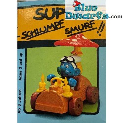 40232: Schtroumpf en voiture-champignon (Super schtroumpf/ MIB/ OLD STYLE) - Schleich - 5,5cm