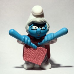 Oma Smurf - Mc Donalds figuurtje (2018 / +/- 7 cm)