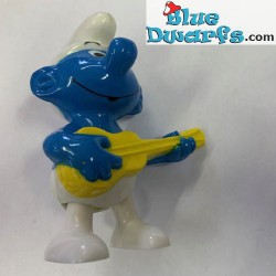1 x smurf item (Guitar smurf)