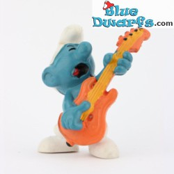20023: Smurf met gitaar...