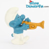20047: Puffo Trombettiere - giallo scuro - Schleich - 5,5cm