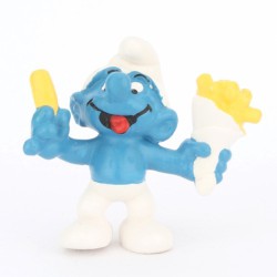 20131: Smurf with french fries (CNT)