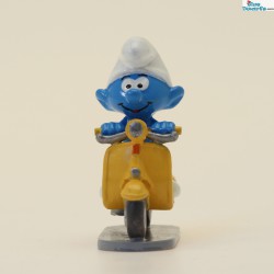 Pixi origine Traffic rules II (2022): Smurf on yellow scooter