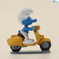 Pixi origine Traffic rules II (2022): Smurf on yellow scooter