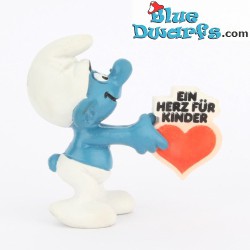 20125: Puffo che porge cuore  "Ein Herz fur Kinder" - Schleich - 5,5cm