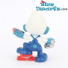 20148: Puffo Muratore - Pantaloni Blu e Mattoni Rossi - Schleich - 5,5 cm