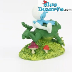 Forest series - The smurf on the frog - The Aqua Della Smurf collection - Polystone statue - 13x8x11 cm