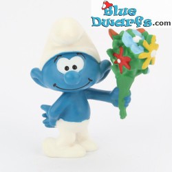 20798: Smurf with flower...