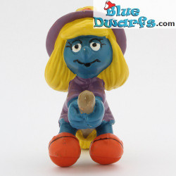 20198: Heks Smurfin met bezem *oranje schoenen*