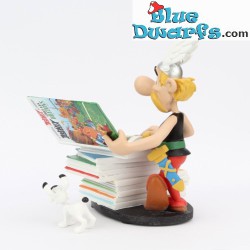 Asterix & Obelix met stapel boeken - kunstharsfiguur - Plastoy - 25 cm