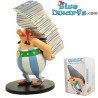 Asterix & Obelix met stapel boeken - kunstharsfiguur - Plastoy - 25 cm