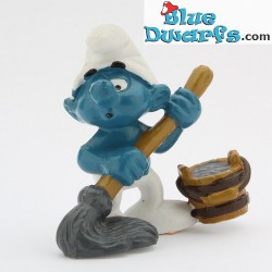 20193: Smurf with mop and pail (cleaning)