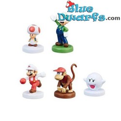 5x Super Mario figurines...