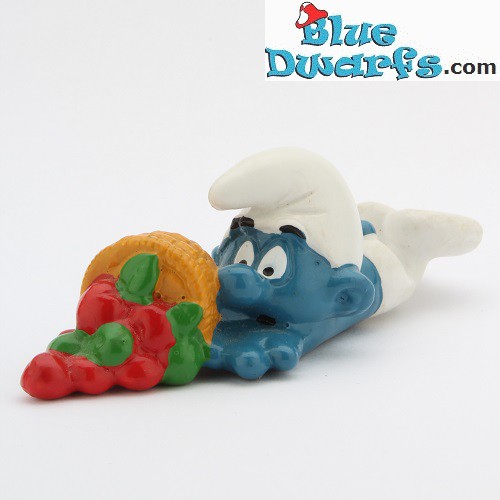 20161: Clumsy Smurf with fruit