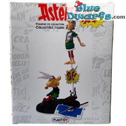 Asterix with Soldier - Speech bubble - Paf! - Resin figurine - Plastoy - 27 cm