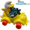 40241: Smurfin in gele auto  - Zwart stuur - Supersmurf - Schleich - 5,5cm