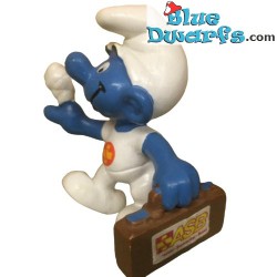 PROMO (20054): ASB First-Aid Smurf (BROWN BOX WITH RED CROSS) - Schleich - 5,5cm