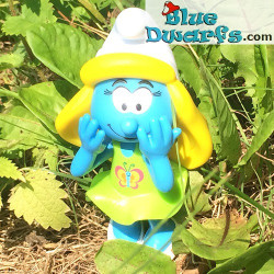 Smurfin in groene jurk  *PLASTIC* (Goldie Marketing, +/- 15 cm)