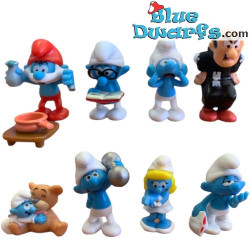 Smurfin met bloem - Smurf Ferrero  - Kinder Suprise - 2011 - 4cm