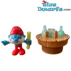 Papa smurf with lab table and glow in the dark glass - Ferrero Kinder Suprise 2016 - 5cm