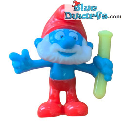 Papa smurf with lab table and glow in the dark glass - Ferrero Kinder Suprise 2016 - 5cm