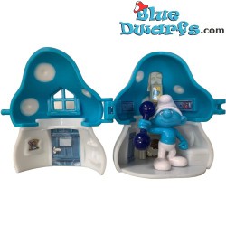Potige smurf met blauw huisje - Ferrero Kinder Suprise 2016 - 7cm