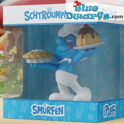Feinschmecker Schlumpf mit Torte und Kuchen - Blue Resin 2021 - Serie 1 - Kunstharzfigur - 11 cm