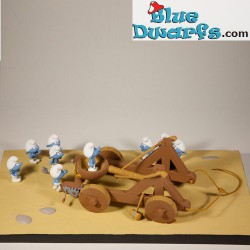 pixi: 2 smurfs on the table playing chess PREORDER
