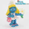 20421: Smurfette with flower