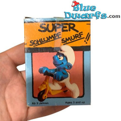 40230: Puffo su monopattino - SUPER SMURF!! - (Super puffo) - in scatola - Schleich - 5,5cm