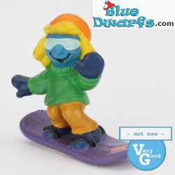 20453: Pitufina snowboarder (1998) - Schleich - 5,5cm - MUY BUENA CONDICIÓN