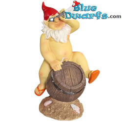 Zwerg mit Teleskop, sitzend auf einem Fass – Freche Zwergenfiguren – Polyresin – 31 cm