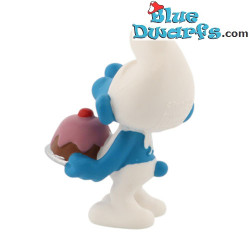 20815: Smulsmurf met taart (2019) - Schleich - 5,5cm