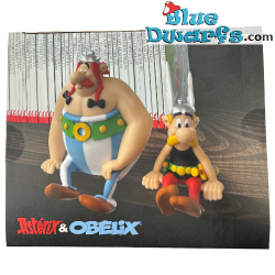 Asterix & Obelix Seated - Asterix & Obelix Figurines Set - Lightweight Decorative Figurines - Plastoy - 12 - 13.5 cm