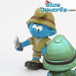 20782: Puffo avventuriero - Bordo del cappello verde – piccolo difetto di verniciatura – Schleich – 5,5 cm