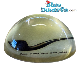 Ceci n'est pas une pipe – La Trahison des Images - Magritte paperweight – René Magritte Collection - Parastone – 8 cm