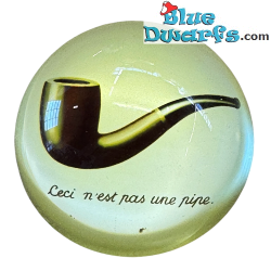 Ceci n'est pas une pipe – Der Verrat der Bilder – Magritte Briefbeschwerer – René Magritte Kollektion – Parastone – 8 cm