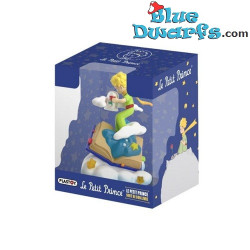 El Principito y la rosa saliendo de su libro – Figura de El Principito – Plastoy – 9 cm