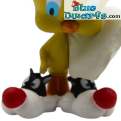 Titti con un cuscino e pantofole di Silvestro - Statuina Comansi - Looney Tunes - 5 cm