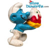 20100: Smurf met taart - Peyo - 3 cm
