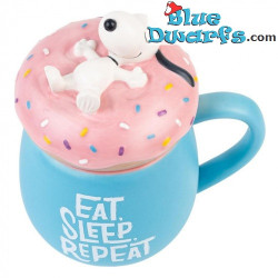Snoopy op een Donut Mok - Eat, Sleep, Repeat - Snoopy Merchandise - Peanuts - 500 ml