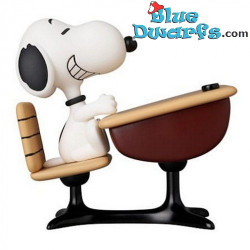 Snoopy smiling and sited on his desk - Snoopy Figurine - Medicom - Series 18 - Peanuts - 9 cm