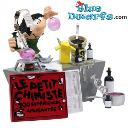 Gaston Lagaffe working on his Lab  - Le petit chimiste - The little chemist - Collectible Figurine – Pixi: 2026 - 6656 - 7,5 cm