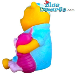Winnie the Pooh abbraccia Pimpi - Figurina Disney - Bullyland - 5 cm
