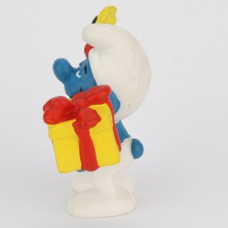 20040: Gift Smurf with present and flowers